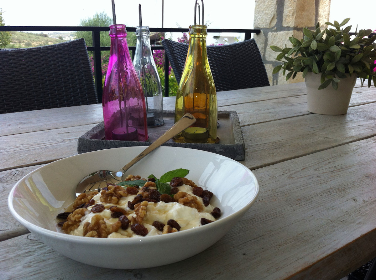 Eten op het terras, Villa Ithaka op Kreta, het ideale vakantiethuis!